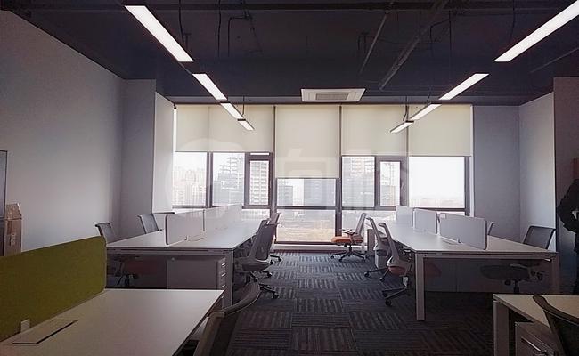绿地双创中心 108m²办公室 3.3元/m²/天 中等装修
