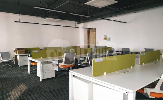 绿地双创中心 150m²办公室 3.3元/m²/天 中等装修