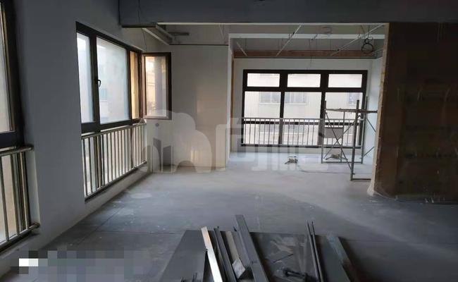 中建幸福空间 155m²办公室 3.5元/m²/天 中等装修